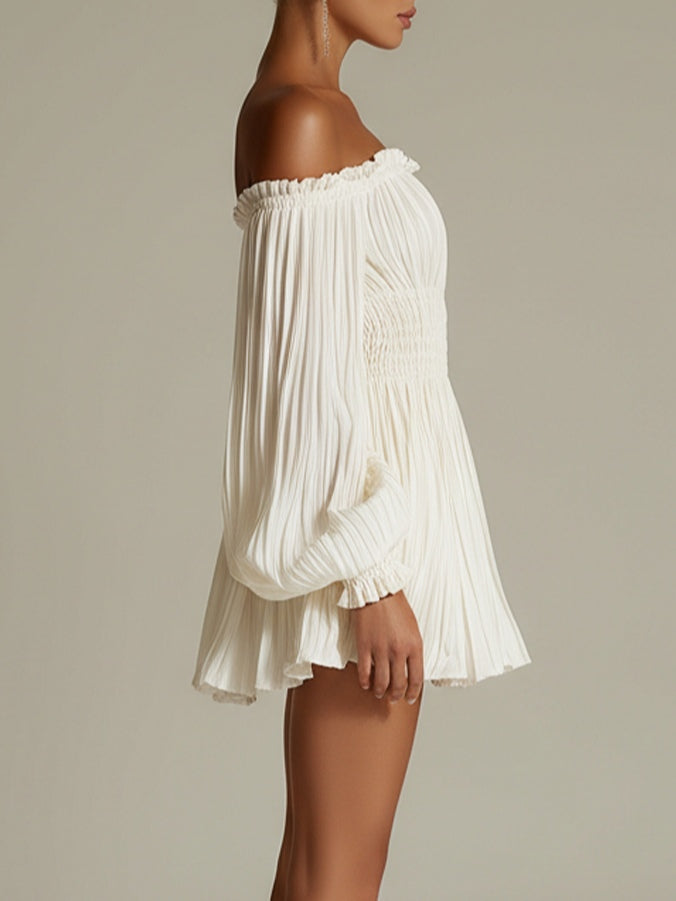 Witte off-shoulder gerimpelde mini-jurk met smocktaille