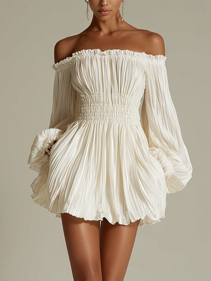 Witte off-shoulder gerimpelde mini-jurk met smocktaille