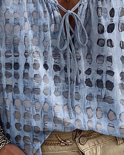 Lena | Blouse met stippenpatroon en vetersluiting