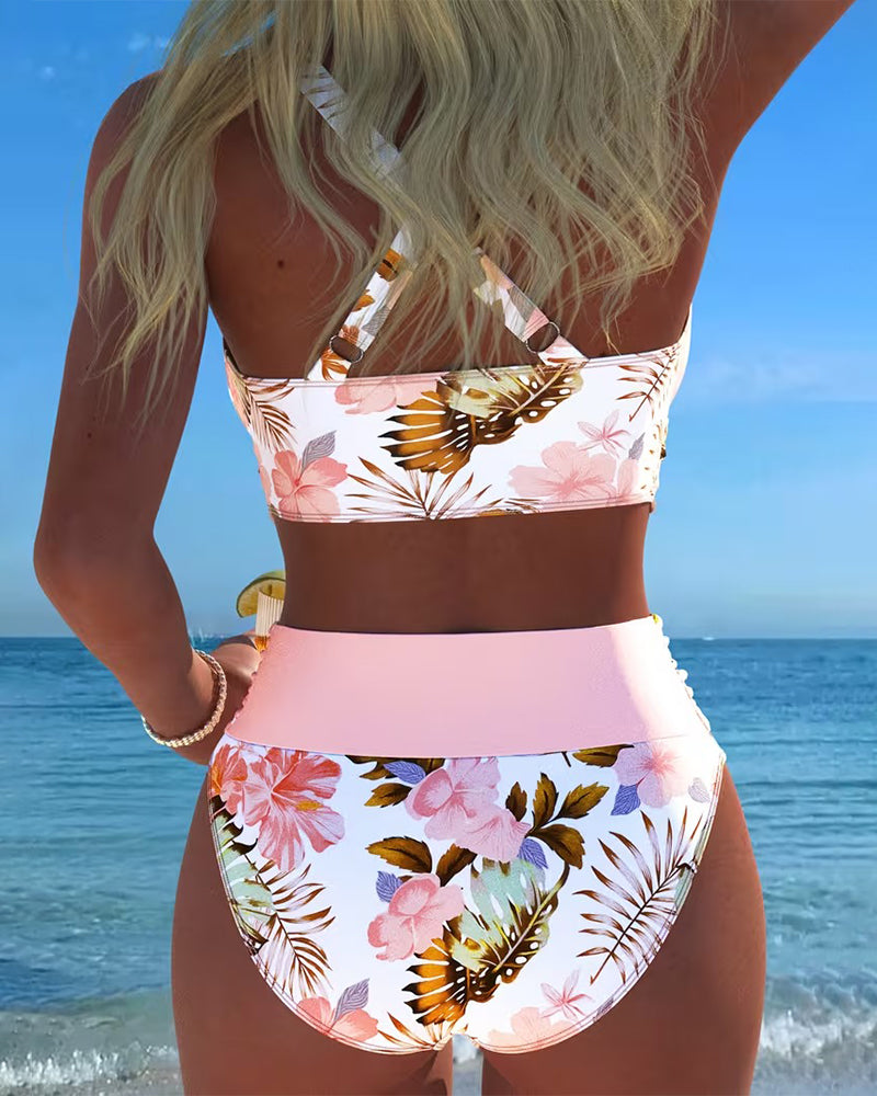 Bikini met contrasterend bloemenpatroon en split