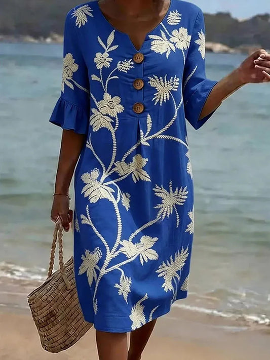 Vrouwelijke casual jurk met bloemenprint.