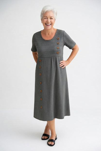 Linéora™ — Vloeiende gestreepte jurk met zomerse charme