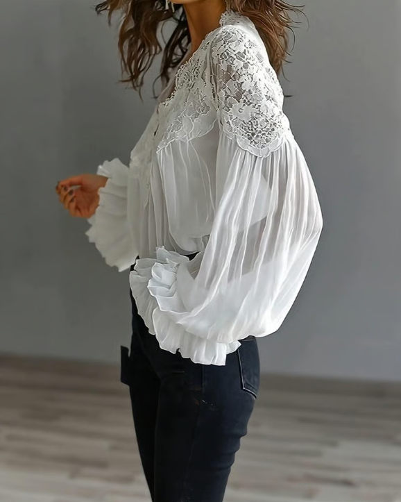Marjo - Blouse met bloemenkant en lantaarnmouwen