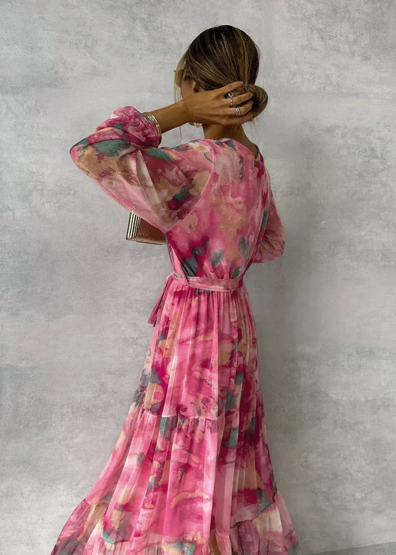 ZOEY | Levendige bloemen wikkeljurk met flatterende laagjes-silhouet