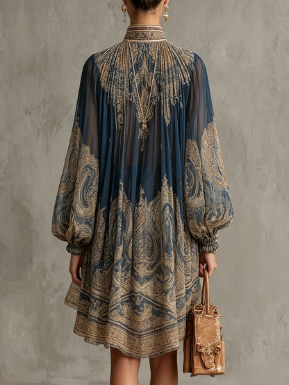 Bérénice | Mini Jurk in Asymmetrische Georgette met Marineblauw Barokprint en Hoge Hals