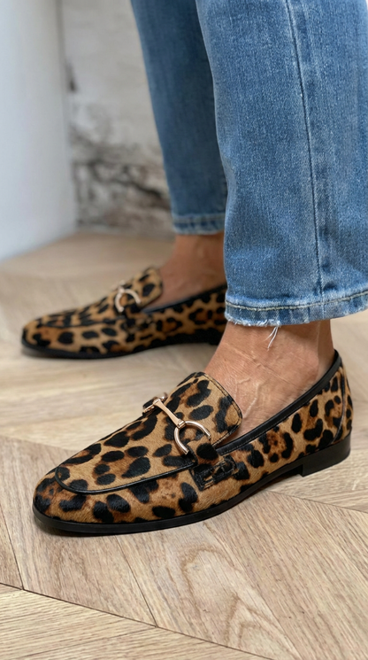 Adrianna™ | Elegante luipaard mocassins