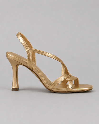 Elisabeth | Gouden sandalen: de charme van de zomer
